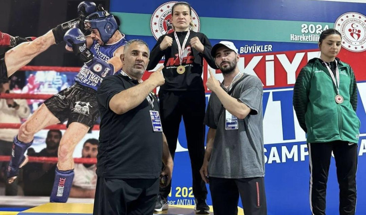 Muay Thai Türkiye Şampiyonası’nda Ayşenur Tandoğan, Türkiye Şampiyonu oldu.
