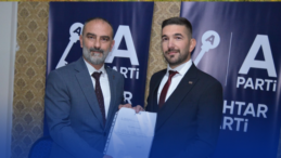 Hendek Anahtar Partide Bekir Albayrakoğlu görevi devraldı