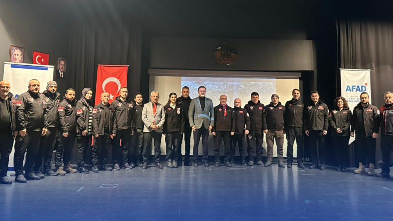 Sakarya AFAD’dan gönüllülere penç takdim töreni